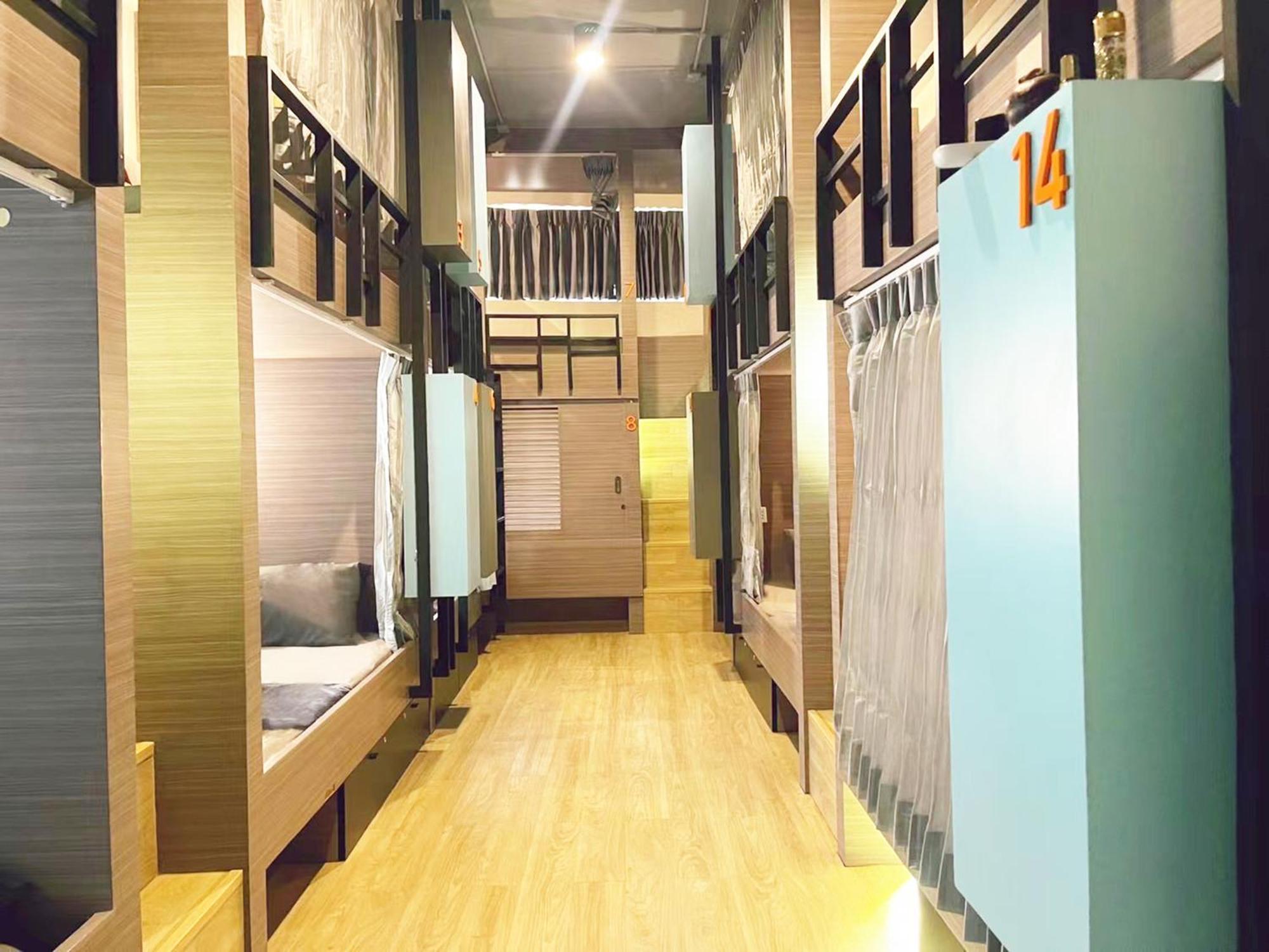 Susu Khaosan Hostel Bangkok Exterior foto